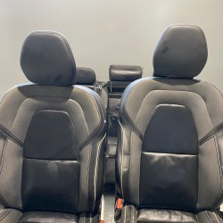 Interior cu incalzire scaune fata VOLVO XC60 R-DESIGN 2023