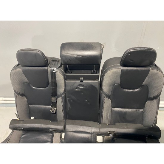 Interior cu incalzire scaune fata VOLVO XC60 R-DESIGN 2023