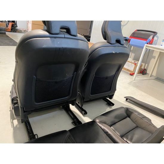 Interior cu incalzire scaune fata VOLVO XC60 R-DESIGN 2023