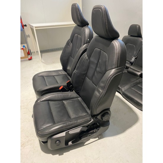 Interior cu incalzire in scaune fata VOLVO XC40 2018+ 