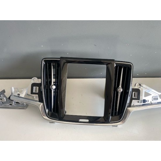 Chrome trim air vent with ilumination S90 V90 31403974 31417211 31389468 31417207 31389466 31366589