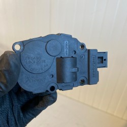 Heater regulator motor VOLVO XC60 V60 S60 V70 S80 XC70 V60CC 22092016 MAHLE K9749007 31497549