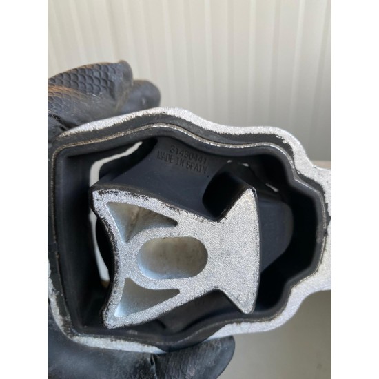 Engine mount bracket VOLVO S60 V60 XC60 V70 S80 XC70 31430441