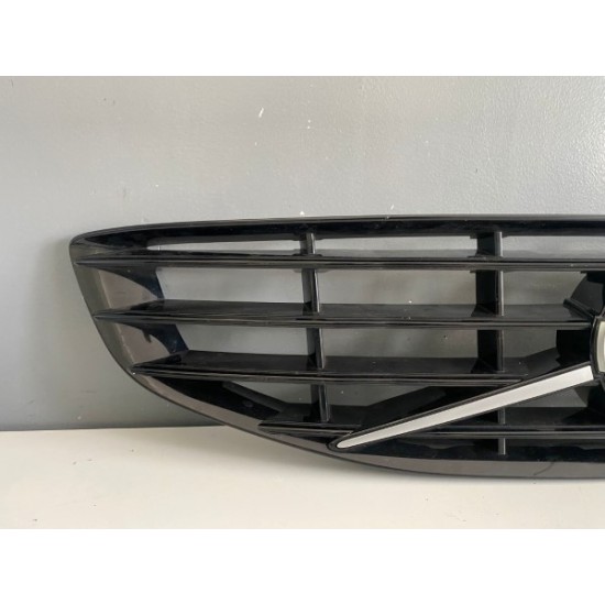 Front bumper grille VOLVO S60 V60 FACELIFT 2014+ 31425883 31425903 31425886 31425906 Front bumper grille VOLVO S60 V60 FACELIFT 2014+ 31425883 31425903 31425886 31425906