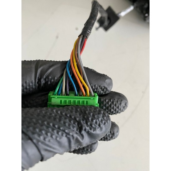 Oglinda dreapta electrica cu rabatare si bec 12 fire Volvo XC60 31298503 31371850 Oglinda dreapta electrica cu rabatare si bec 12 fire Volvo XC60 31298503 31371850