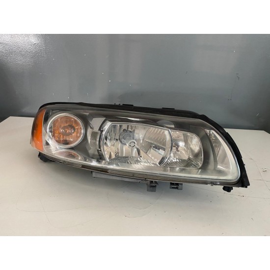 Right headlight LHD 9 pins VOLVO XC70 2007 30784250 Right headlight LHD 9 pins VOLVO XC70 2007 30784250