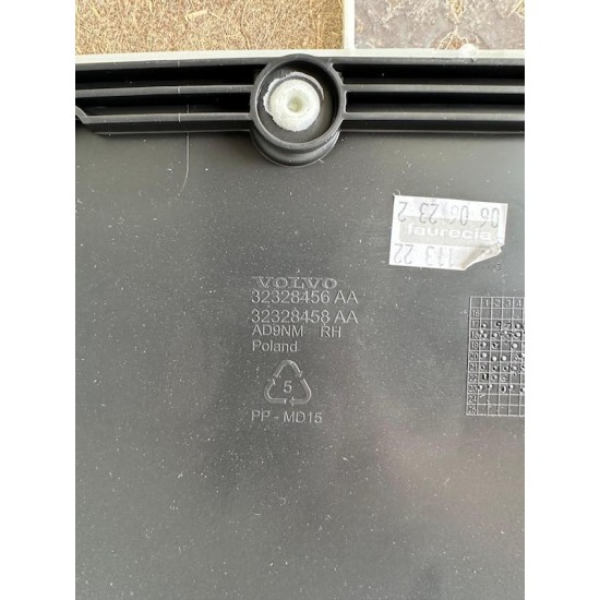 Fata de usa dreapta fata VOLVO XC60 2018+ 32328456 32328458
