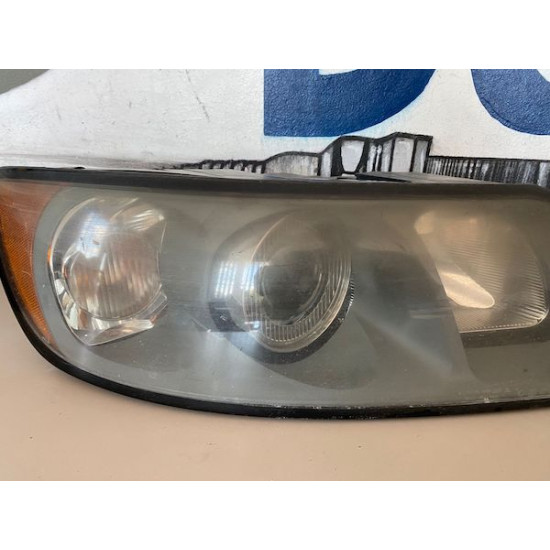 Right headlight VOLVO V50 2004-2007 30678913