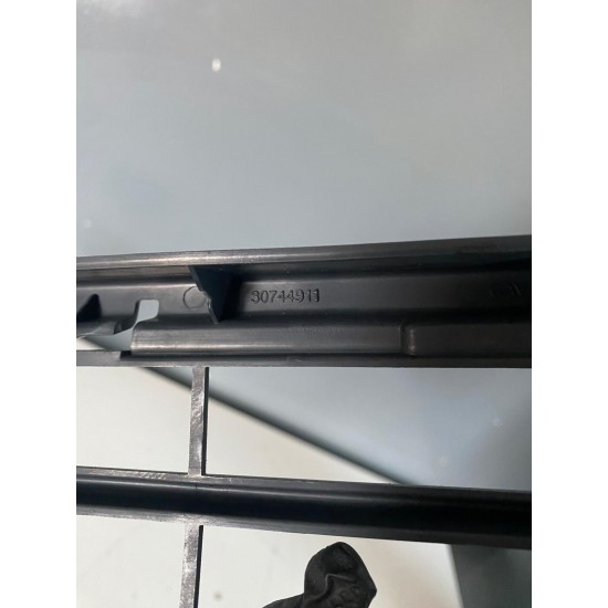 Grila bara fata inferioara Volvo S40 V50 2007+ Facelift 30744911