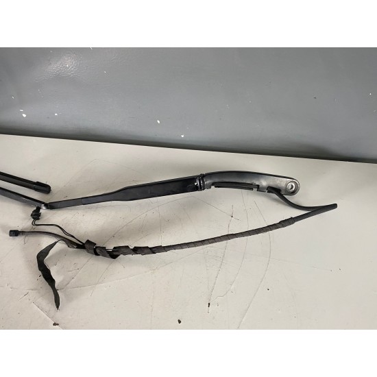 Brat stergator dreapta cu incalzire Volvo XC60 2018+ W000082546 31416840