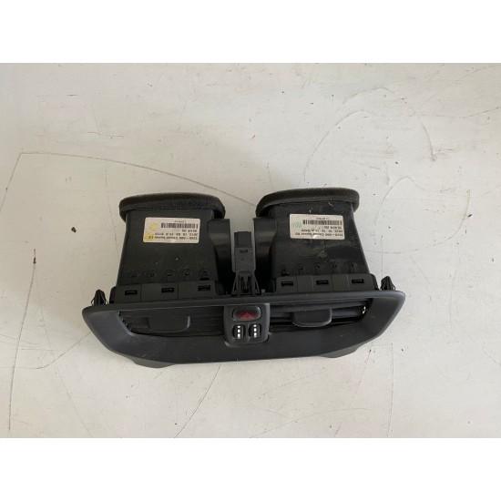 Central air ventilation dashboard air outlet Volvo V40 2012+ 31307021 1284618 Central air ventilation dashboard air outlet Volvo V40 2012+ 31307021 1284618