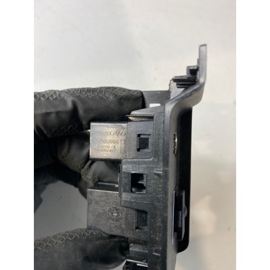 USB socket unit outlet VOLVO XC60 S60 V60 C30 V70 XC70 V90 XC90 31285608 30775252