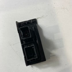 USB socket unit outlet VOLVO XC60 S60 V60 C30 V70 XC70 V90 XC90 31285608 30775252
