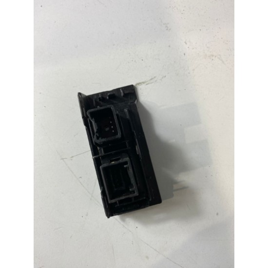USB socket unit outlet VOLVO XC60 S60 V60 C30 V70 XC70 V90 XC90 31285608 30775252 USB socket unit outlet VOLVO XC60 S60 V60 C30 V70 XC70 V90 XC90 31285608 30775252