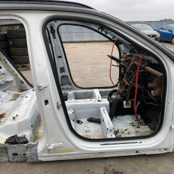 Prag dreapta VOLVO XC40 2018 32310039