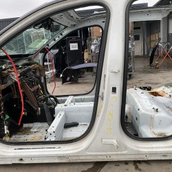 Prag stanga VOLVO XC40 2018 32310038