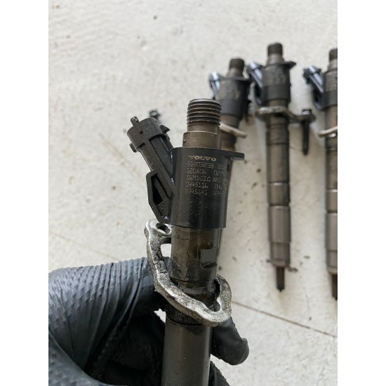 Set Injectoare 2.0 5 cilindri 163cp Volvo S60 V60 XC60 V70 XC70 S80 31303238 Set Injectoare 2.0 5 cilindri 163cp Volvo S60 V60 XC60 V70 XC70 S80 31303238