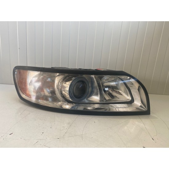 Far xenon dreapta VOLVO S40 V50 2007-2012 31299588 32206140 Far xenon dreapta VOLVO S40 V50 2007-2012 31299588 32206140