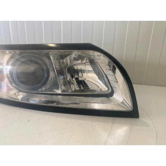 Far xenon dreapta VOLVO S40 V50 2007-2012 31299588 32206140 Far xenon dreapta VOLVO S40 V50 2007-2012 31299588 32206140