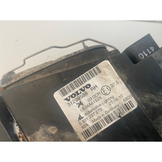 Far xenon dreapta VOLVO S40 V50 2007-2012 31299588 32206140 Far xenon dreapta VOLVO S40 V50 2007-2012 31299588 32206140