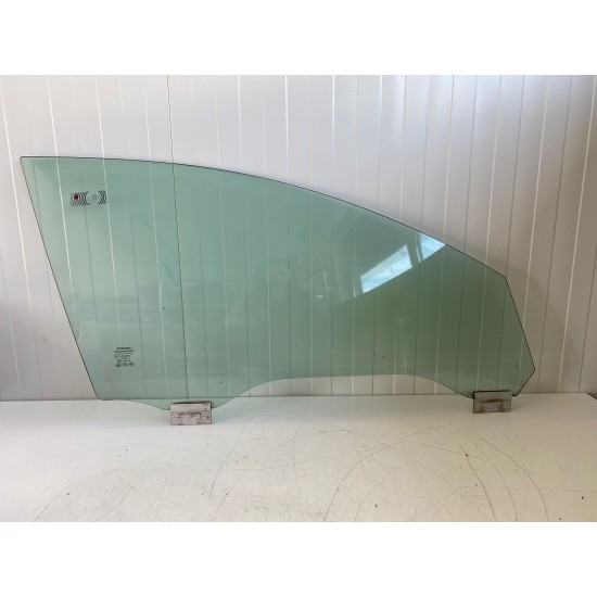 Geam dreapta fata dublu securizat VOLVO S40 V50 30762242 Geam dreapta fata dublu securizat VOLVO S40 V50 30762242