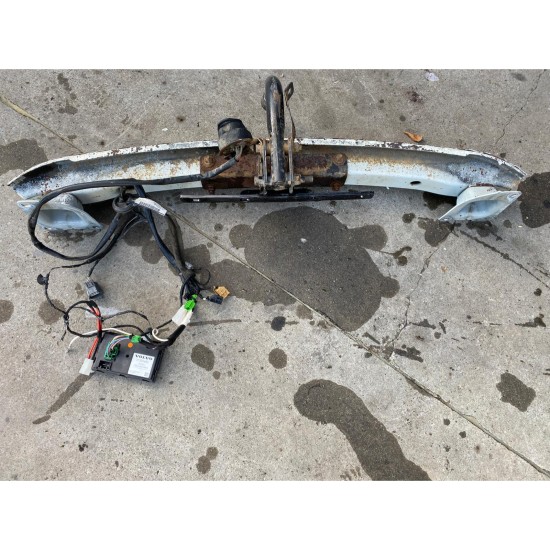 Carlig fix complet Volvo V50 2011 31265673 31265541 31350480 31346059 Carlig fix complet Volvo V50 2011 31265673 31265541 31350480 31346059