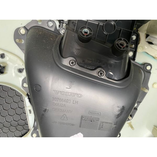 Fata de usa stanga spate Volvo XC60 2009-2013 30766403 8632270 8635780