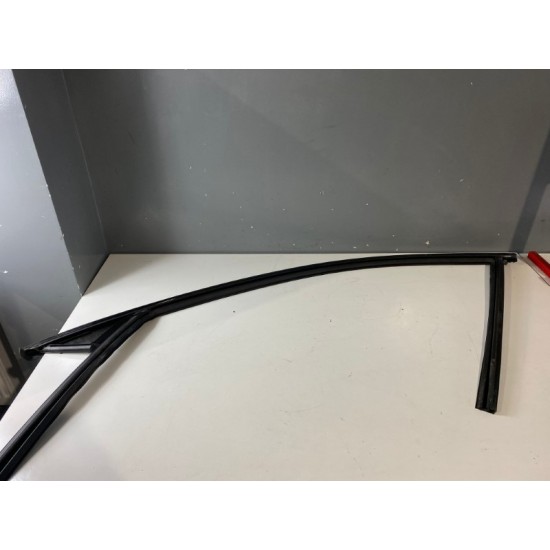 Cheder geam cu ornament negru stanga spate VOLVO XC60 2008-2017 31856284