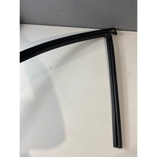 Cheder geam cu ornament negru stanga spate VOLVO XC60 2008-2017 31856284