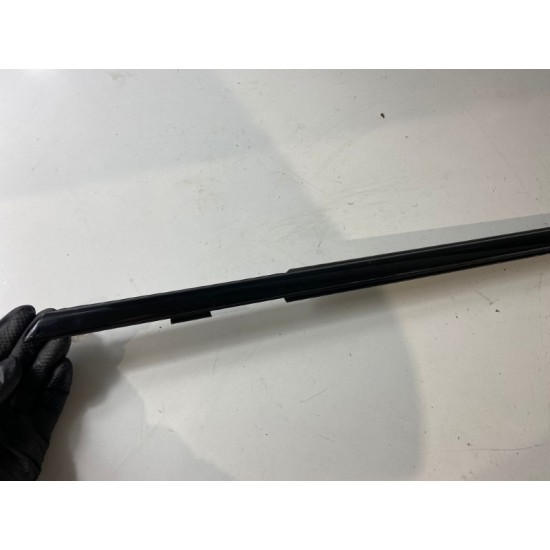 Ornament negru usa stanga fata VOLVO XC60 2018+ 32229814