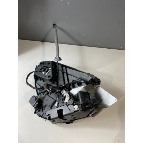 Broasca incuietaore usa spate dreapta Volvo S80 XC70 V70 2007-2013 31253921 30753338 Broasca incuietaore usa spate dreapta Volvo S80 XC70 V70 2007-2013 31253921 30753338