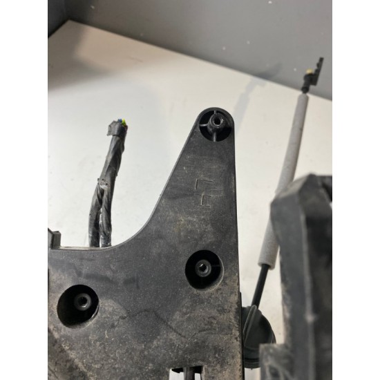 Broasca incuietoare usa spate stanga Volvo XC60 XC70 V70 31253922 31416679 Broasca incuietoare usa spate stanga Volvo XC60 XC70 V70 31253922 31416679
