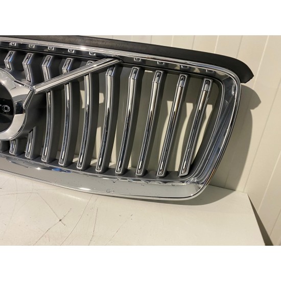 Grila bara fata cu camera Volvo XC90 FACELIFT 2020+ 31698406