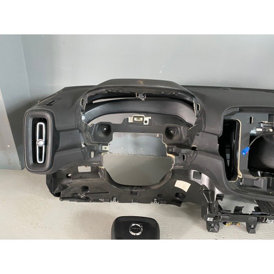 Dashboard panel with 2 airbags VOLV0 XC40 2019 31442600