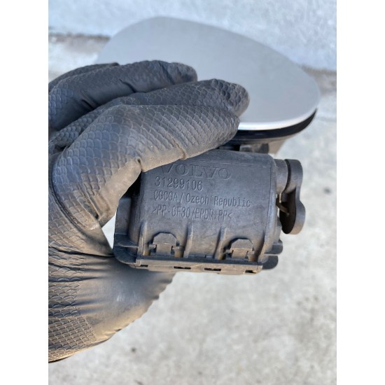 Capac usita rezervor VOLVO V60 D6 HYBRID 2014-2018 31299106 30659859 31416644 31440252 Capac usita rezervor VOLVO V60 D6 HYBRID 2014-2018 31299106 30659859 31416644 31440252