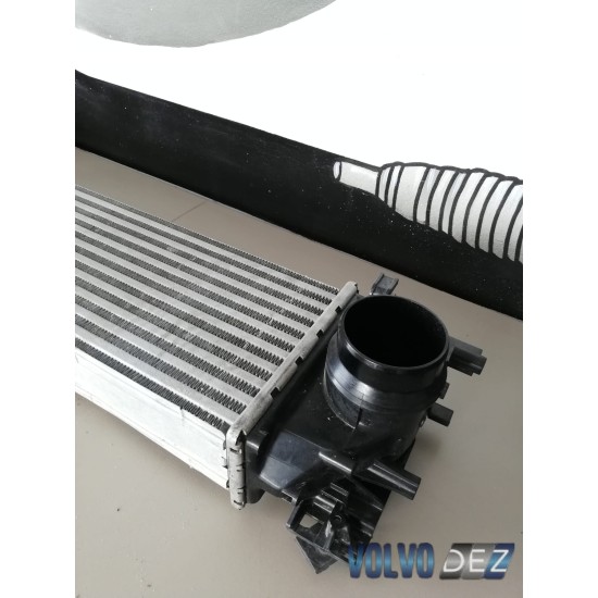 Intercooler charge air cooler Volvo XC40 31686408