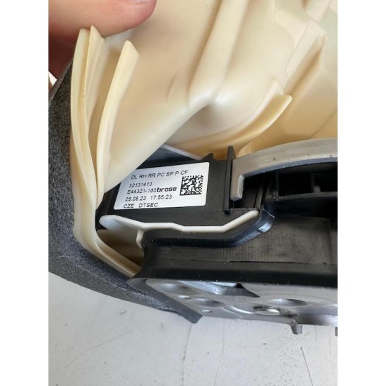 Broasca dreapta spate VOLVO XC90 32131413 32310950 Broasca dreapta spate VOLVO XC90 32131413 32310950