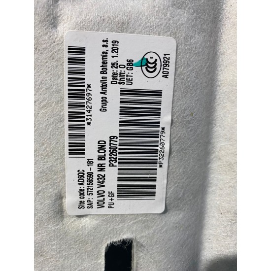 Headlining VOLVO V60 2019 32260779 31672410