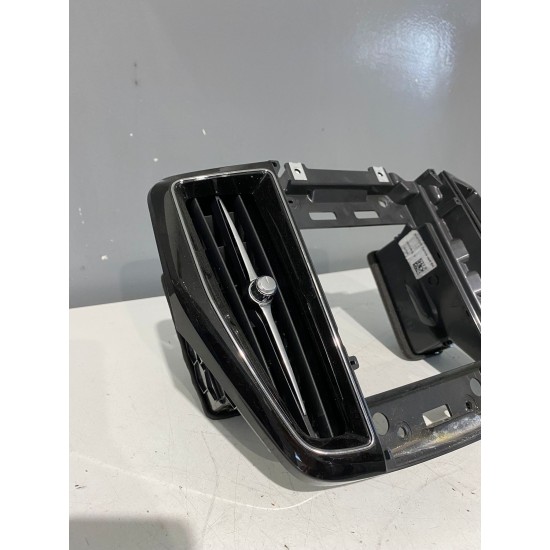 Grila centrala bord VOLVO XC60 2018+ 31417738 31477274 31477275 31417742 31417744