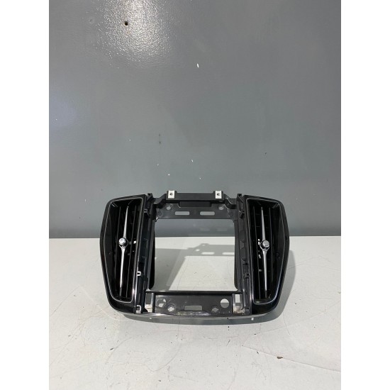 Grila centrala bord VOLVO XC60 2018+ 31417738 31477274 31477275 31417742 31417744 Grila centrala bord VOLVO XC60 2018+ 31417738 31477274 31477275 31417742 31417744