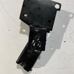 Upper bracket right hood lock VOLVO XC40 V60 S60 31468230 Upper bracket right hood lock VOLVO XC40 V60 S60 31468230