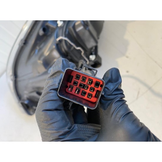 Far dreapta halogen 8 pini VOLVO XC60 2013-2017 31395467