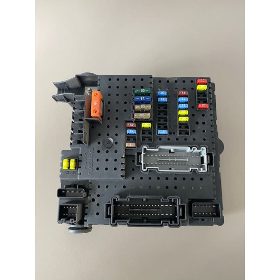 Fuse box Volvo XC90 S60 S80 V70 30786646 