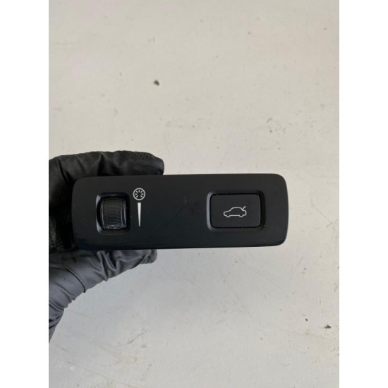 Boot/light switch button Volvo XC90 V90 S90 V90CC XC60 31443873 31376510 Boot/light switch button Volvo XC90 V90 S90 V90CC XC60 31443873 31376510
