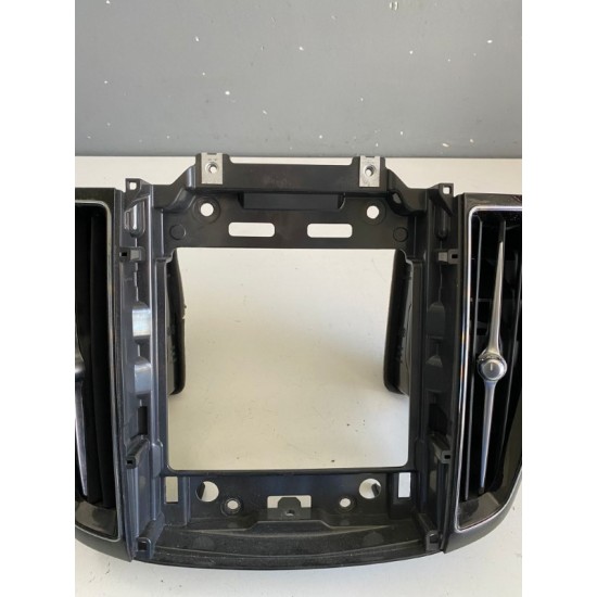 Grila centrala bord VOLVO XC60 2018+ 31417738 31477274 31477275 31417742 31417744