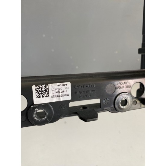 Grila centrala bord VOLVO XC60 2018+ 31417738 31477274 31477275 31417742 31417744