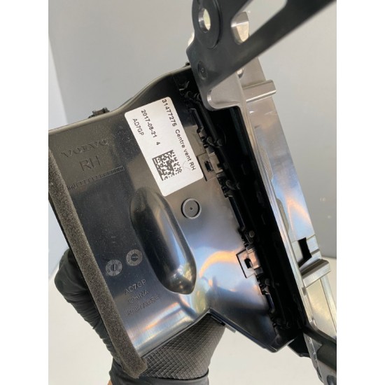 Grila centrala bord VOLVO XC60 2018+ 31417738 31477274 31477275 31417742 31417744 Grila centrala bord VOLVO XC60 2018+ 31417738 31477274 31477275 31417742 31417744