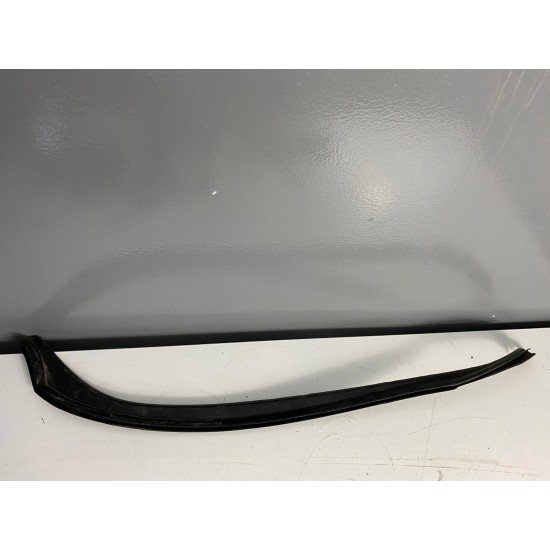 Sealing strip left rear C pillar VOLVO V90 2019 32274033 Sealing strip left rear C pillar VOLVO V90 2019 32274033