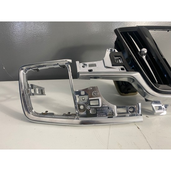 Chrome trim air vent with ilumination S90 V90 31403974 31417211 31389468 31417207 31389466 31366589