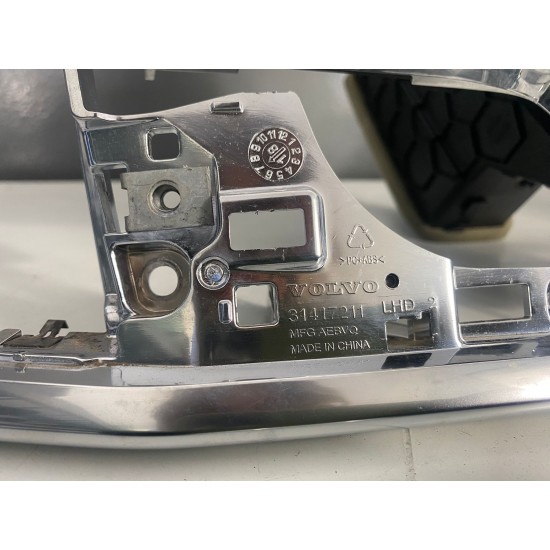 Chrome trim air vent with ilumination S90 V90 31403974 31417211 31389468 31417207 31389466 31366589